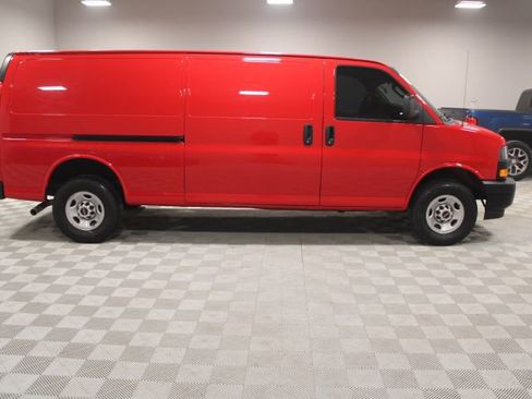 Used 2024 GMC Savana 3500 Extended image 11