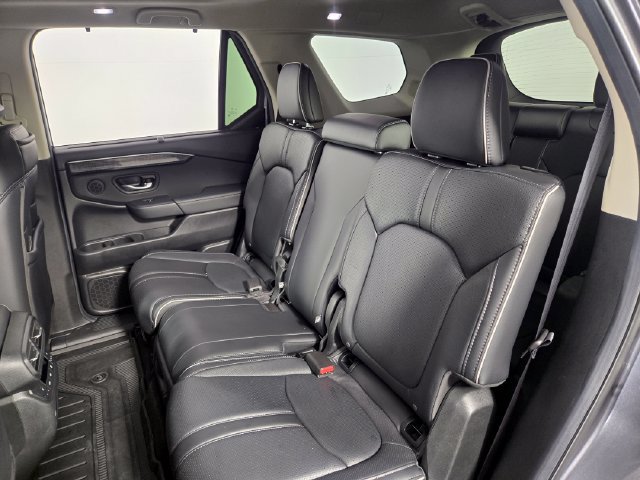 Used 2025 Honda Pilot Elite image 16