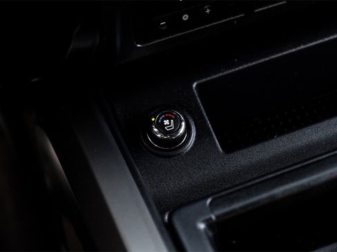 Used 2020 Nissan Titan Platinum Reserve w/ Moonroof Package image 23