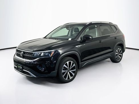 Used 2023 Volkswagen Taos SE FWD image 3