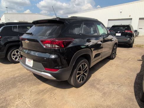Used 2025 Chevrolet TrailBlazer LT AWD/4WD image 4