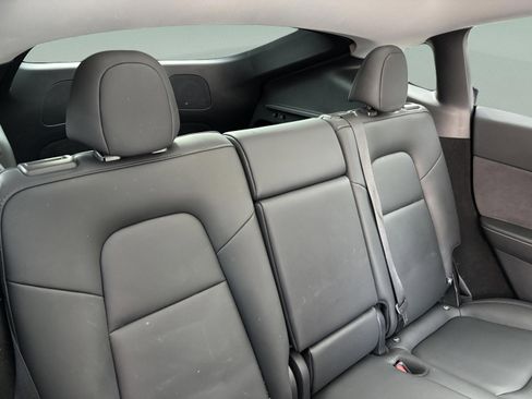 Used 2025 Tesla Model Y Long Range image 23
