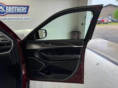 Used 2021 Jeep Grand Cherokee L Limited AWD/4WD image 32