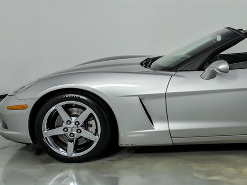Used 2007 Chevrolet Corvette Convertible w/ Preferred Equipment Group RWD image 5