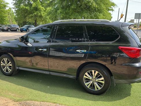 Used 2018 Nissan Pathfinder SL AWD/4WD image 4