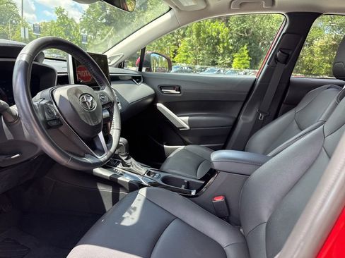 Used 2023 Toyota Corolla Cross XLE w/ Convenience Package FWD image 16