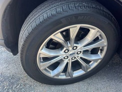 Used 2022 Ford Explorer XLT w/ Equipment Group 202A AWD/4WD image 8