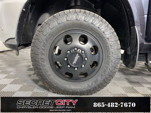 Used 2018 RAM 3500 Laramie Longhorn image 9