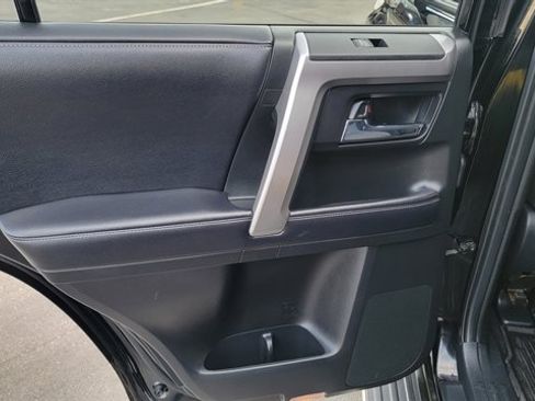 Used 2018 Toyota 4Runner SR5 image 64