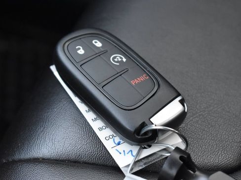 Used 2020 Jeep Cherokee Trailhawk w/ Cold Weather Group AWD/4WD image 13
