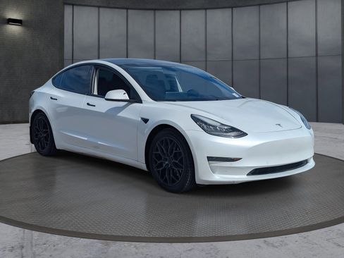 Used 2019 Tesla Model 3 Standard Range Plus image 8