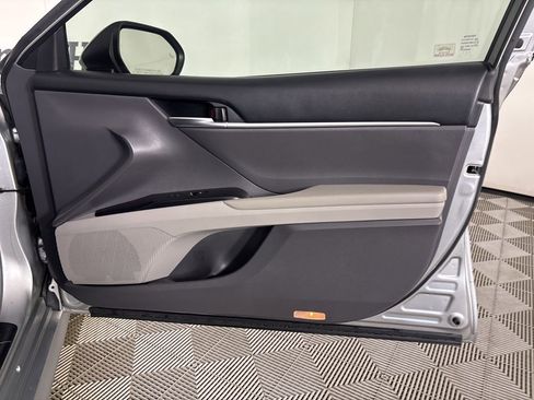 Used 2018 Toyota Camry L image 25