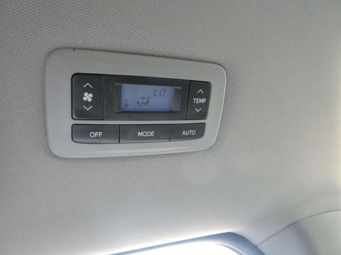 Used 2015 Toyota Sienna XLE FWD image 33