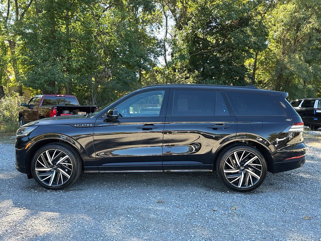 New 2026 Lincoln Aviator Black Label w/ Jet Appearance Package AWD/4WD image 2