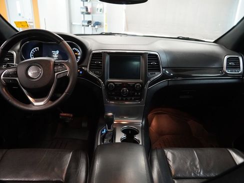 Used 2018 Jeep Grand Cherokee Overland AWD/4WD image 11