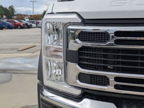 New 2025 Ford F550 4x4 Regular Cab Super Duty image 10