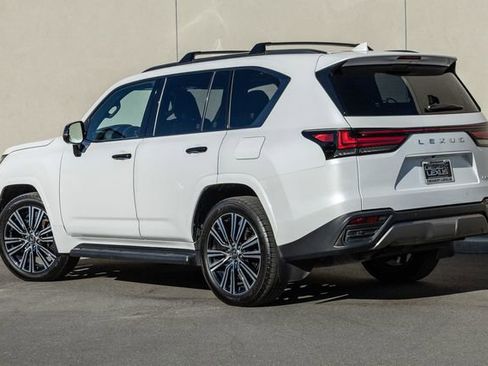 Used 2024 Lexus LX 600 4WD w/ Luxury Package image 3