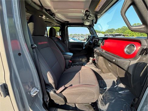 Used 2023 Jeep Wrangler Unlimited Rubicon w/ Cold Weather Group AWD/4WD image 40