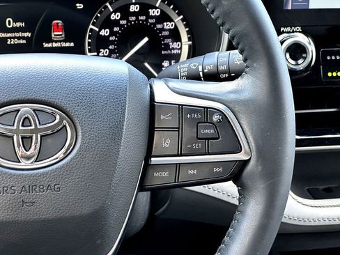 Used 2021 Toyota Highlander Limited image 26
