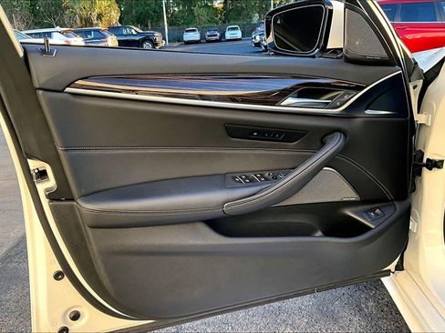 Used 2022 BMW 540i xDrive w/ M Sport Package image 19