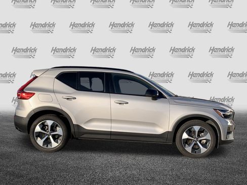 Used 2025 Volvo XC40 B5 Plus image 11