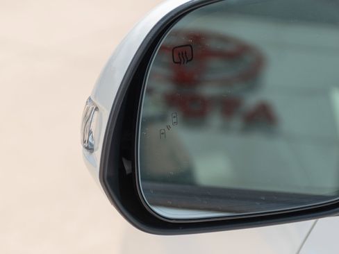 Used 2020 Toyota Sienna Limited w/ Protection Package FWD image 8