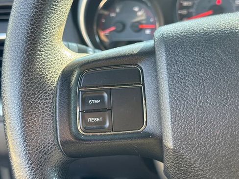 Used 2013 Dodge Avenger SE FWD image 24
