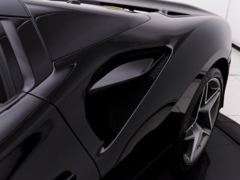 Used 2022 Ferrari F8 Tributo image 32