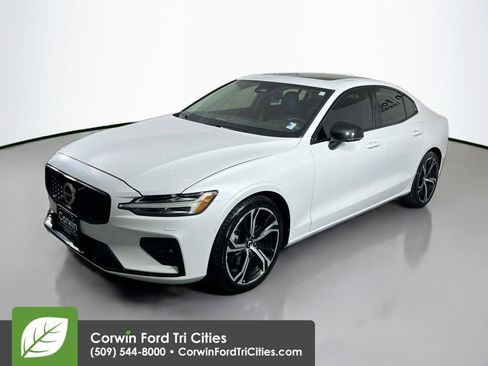 Used 2024 Volvo S60 B5 Plus image 4