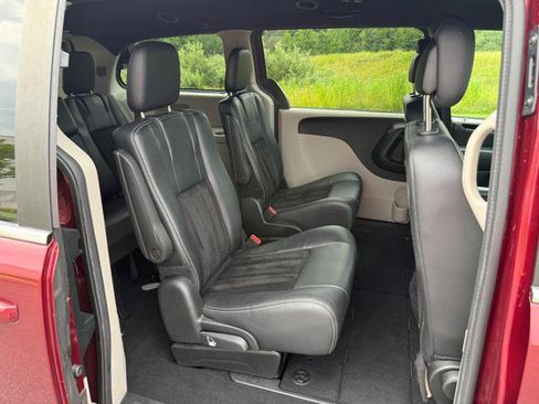 Used 2017 Dodge Grand Caravan SXT FWD image 19