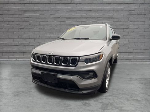 Used 2023 Jeep Compass Latitude AWD/4WD image 3