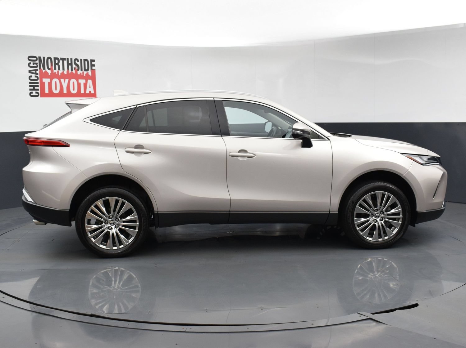 Used 2023 Toyota Venza XLE AWD/4WD image 5