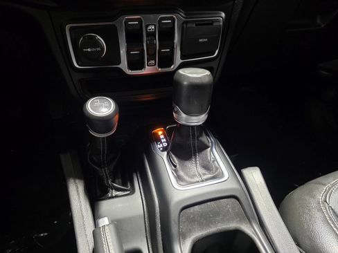Used 2022 Jeep Wrangler Unlimited Sahara AWD/4WD image 28