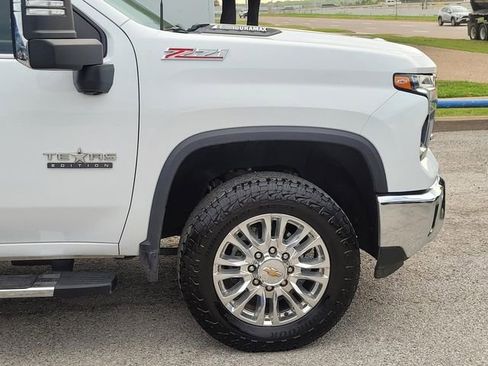 Used 2024 Chevrolet Silverado 2500 LTZ w/ LTZ Texas Edition image 8