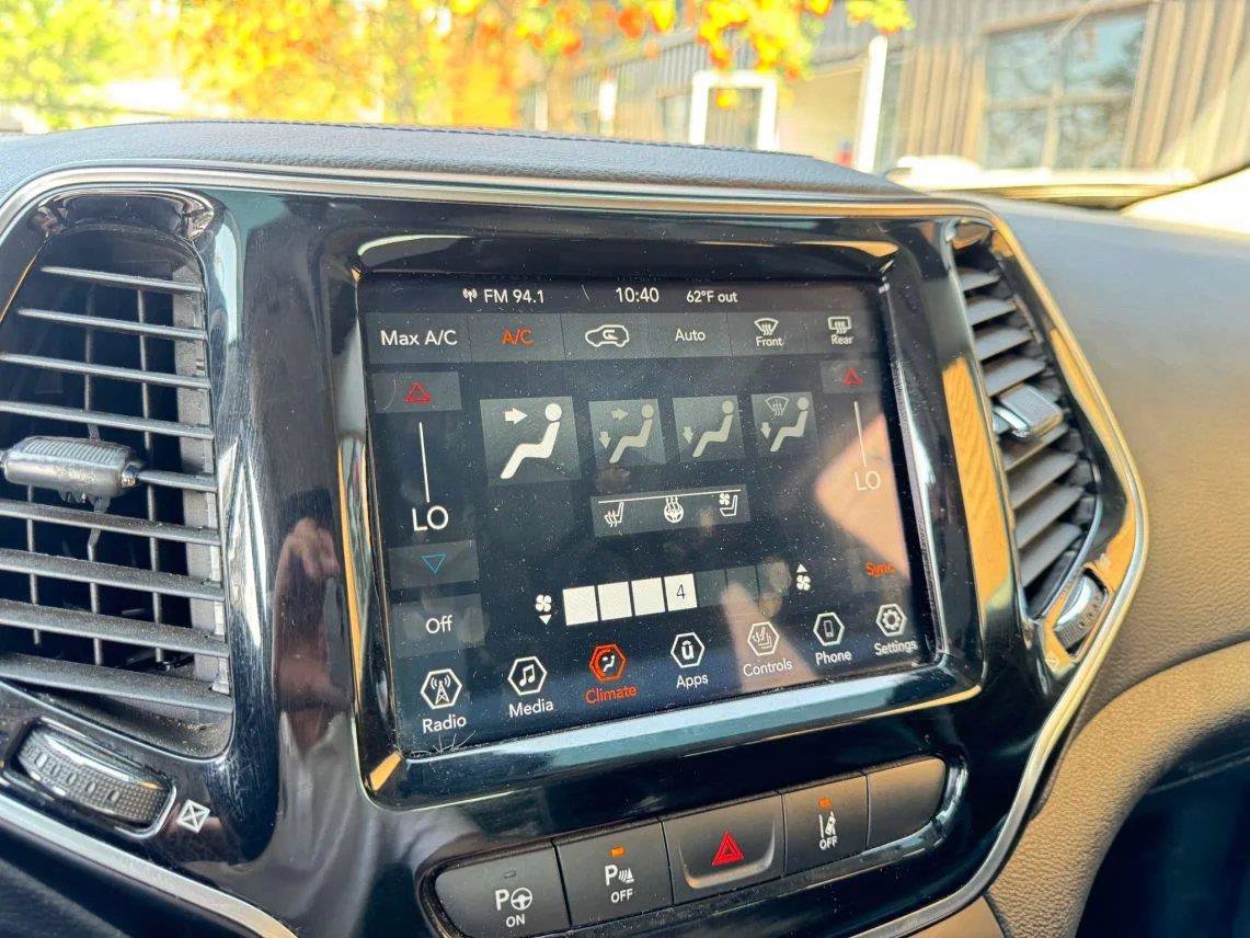 Used 2020 Jeep Cherokee Limited w/ Technology Group AWD/4WD image 19