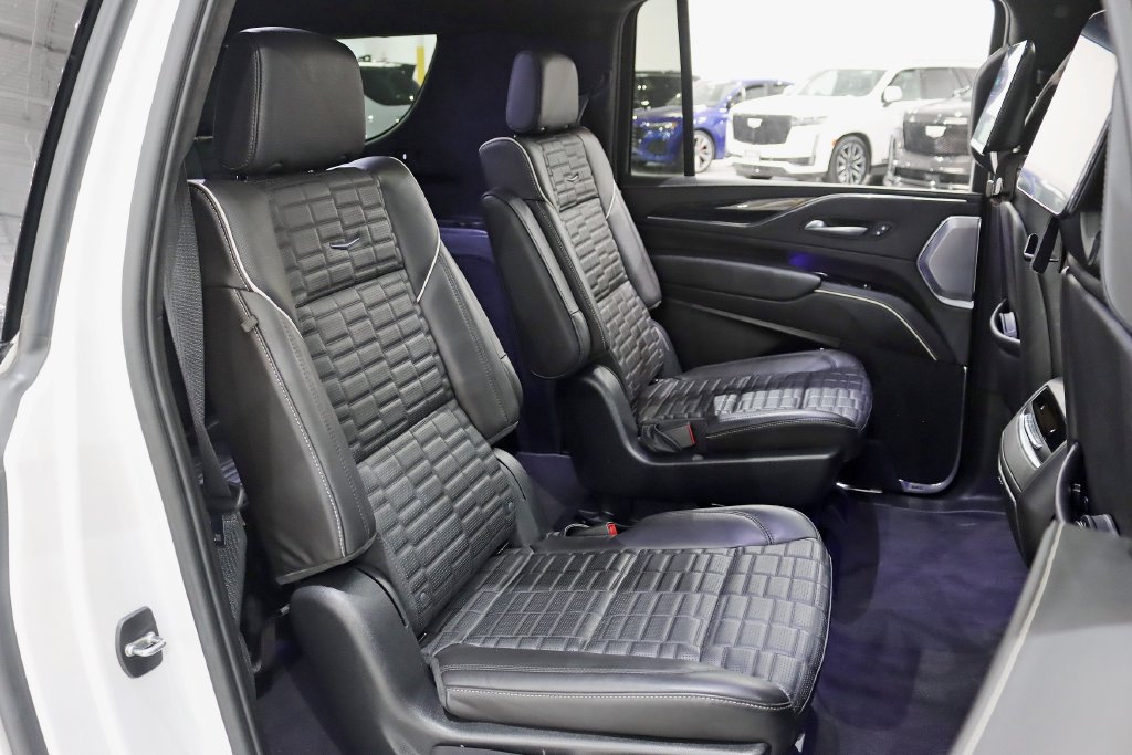 Used 2023 Cadillac Escalade ESV V w/ LPO, ONYX Package AWD/4WD image 34