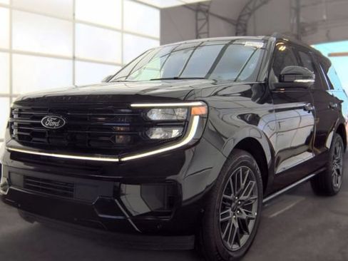 Used 2025 Ford Expedition Platinum w/ Stealth Performance Package AWD/4WD image 2