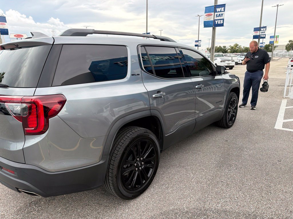 Used 2022 GMC Acadia SLE w/ Driver Convenience Package FWD image 11