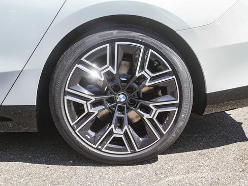 New 2027 BMW i5 eDrive40 w/ M Sport Package RWD image 8
