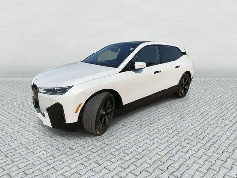 Used 2024 BMW iX xDrive50 w/ Sport Package AWD/4WD image 4