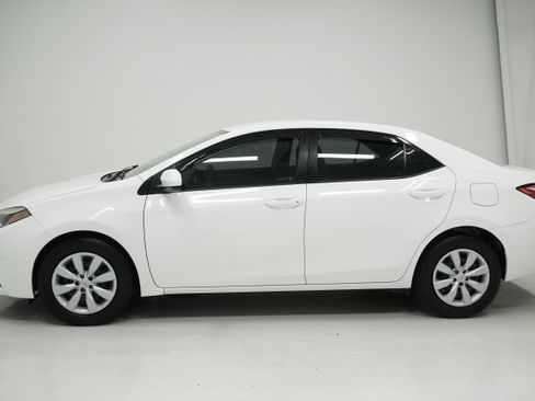 Used 2016 Toyota Corolla LE FWD image 7