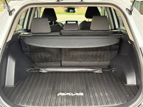 Used 2023 Toyota RAV4 XLE AWD/4WD image 9