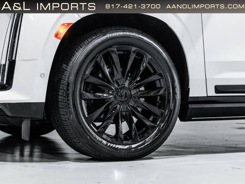Used 2024 Cadillac Escalade Premium Luxury w/ Performance Package AWD/4WD image 31