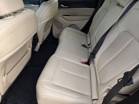 Used 2025 Jeep Grand Cherokee Limited image 30