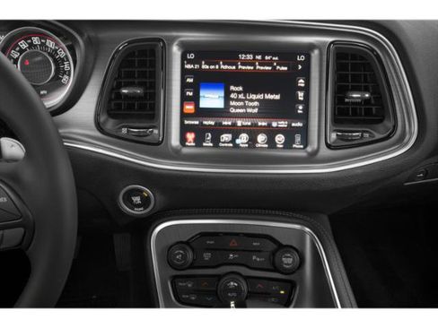 Used 2015 Dodge Challenger SXT RWD image 23