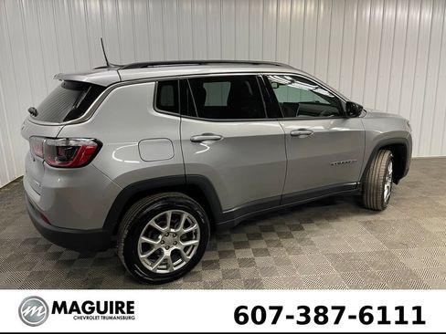 Used 2022 Jeep Compass Latitude AWD/4WD image 3