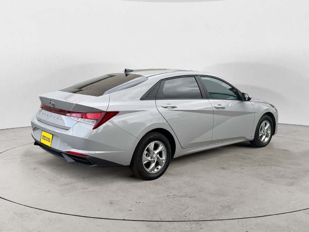 Used 2023 Hyundai Elantra SEL FWD image 5