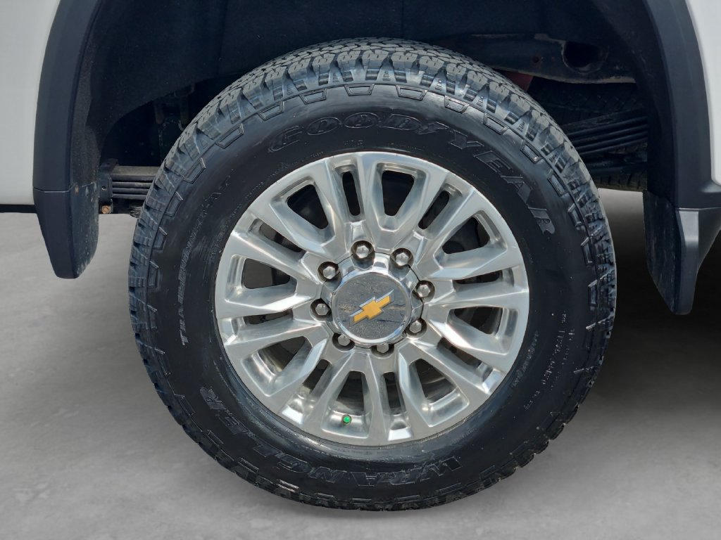 Used 2023 Chevrolet Silverado 2500 High Country w/ Technology Package AWD/4WD image 9