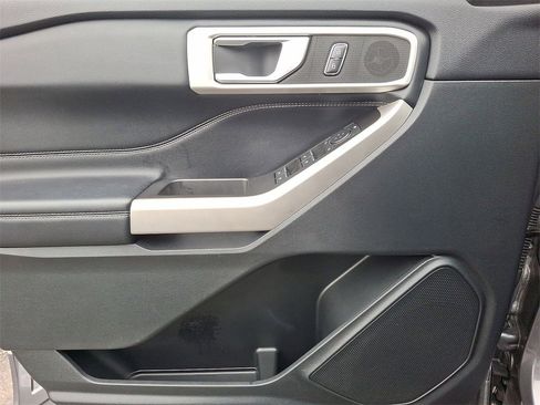 Certified 2022 Ford Explorer XLT w/ Equipment Group 202A image 10