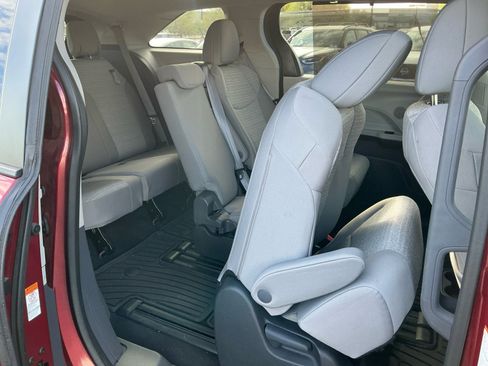 Certified 2023 Toyota Sienna LE image 18